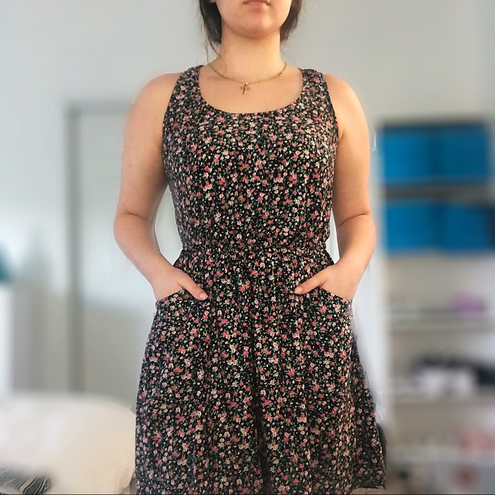 🌸FLORAL MIDI DRESS🌸